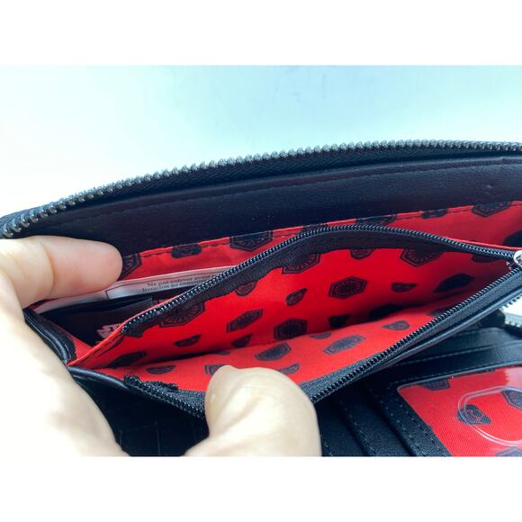 Loungefly Star Wars‎ Kylo Ren Cosplay
Zip Around Wallet - Picture 8 of 8
